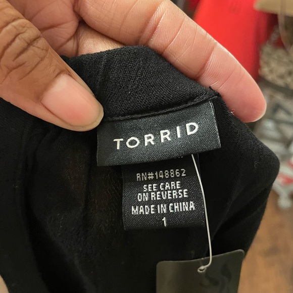 Torrid Black Tank Top with White Geometric Pattern size 1 - Picture 2 of 6